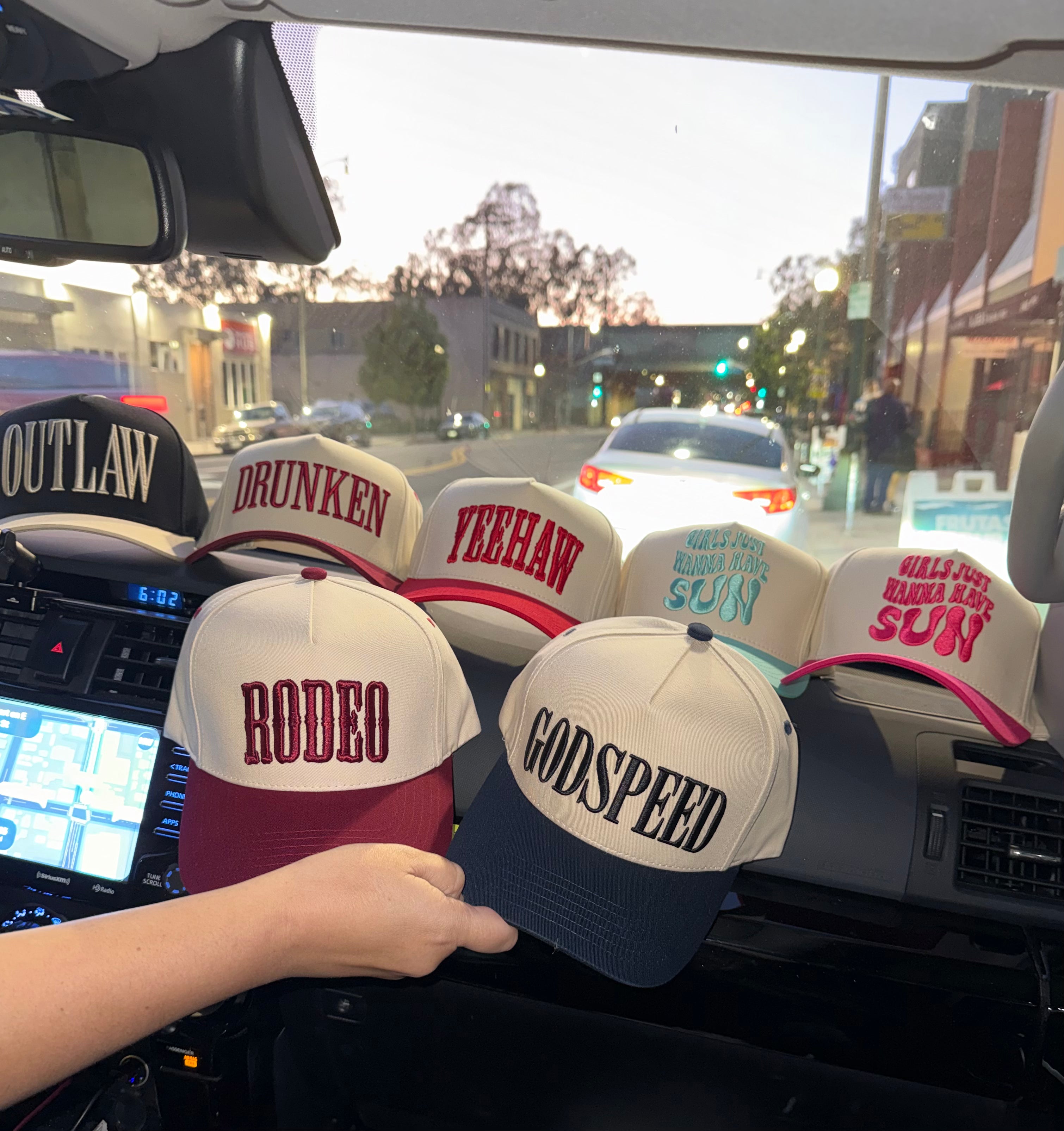 1Embroidered Hats🖤